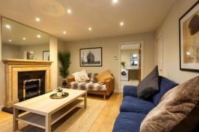The Annadale - Luxury 3 bd House - Gold Short Term Stays